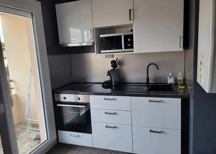 Bel Appartement Avec Grand Balcon Et Parking Prive