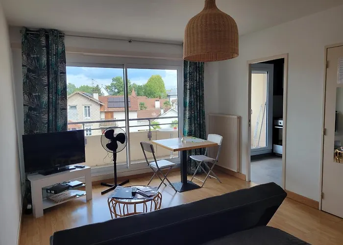Bel Appartement Avec Grand Balcon Et Parking Prive