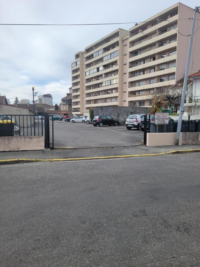 Bel Avec Grand Balcon Et Parking Prive